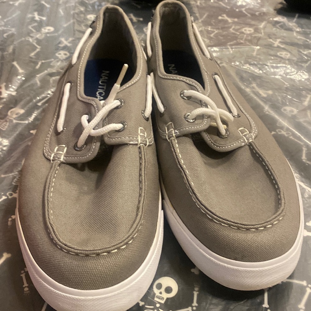 Nautica men’s size 13 gray slip-on great condition